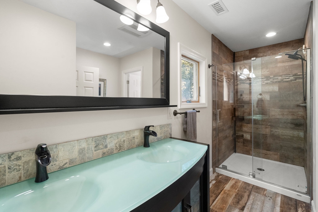 94 Mayfair Dr