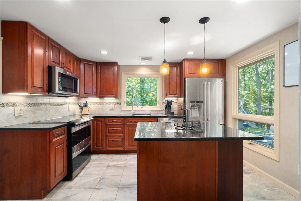 94 Mayfair Dr