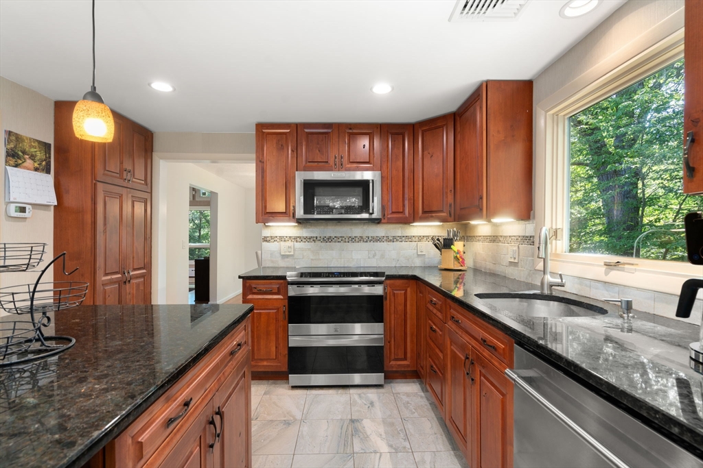 94 Mayfair Dr