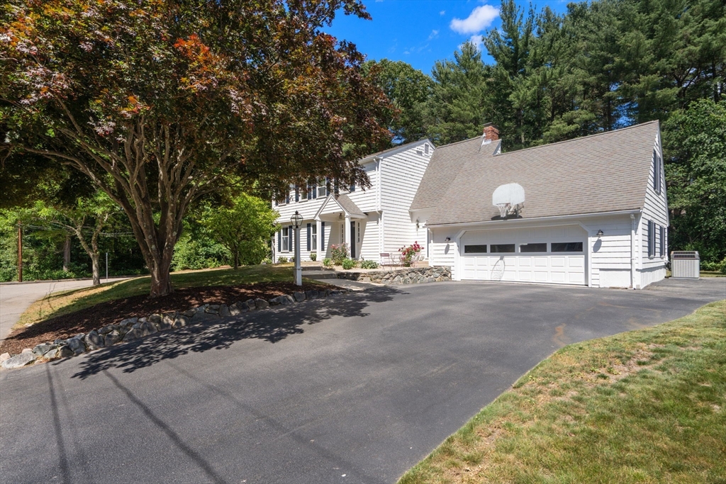 10 Steven Ln