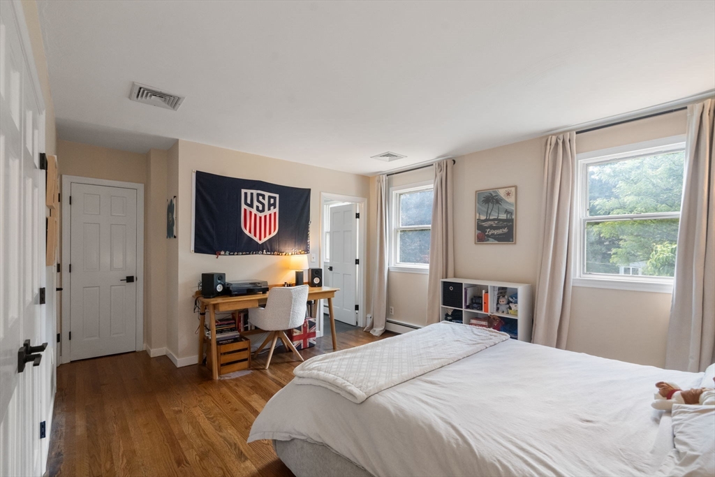 10 Steven Ln