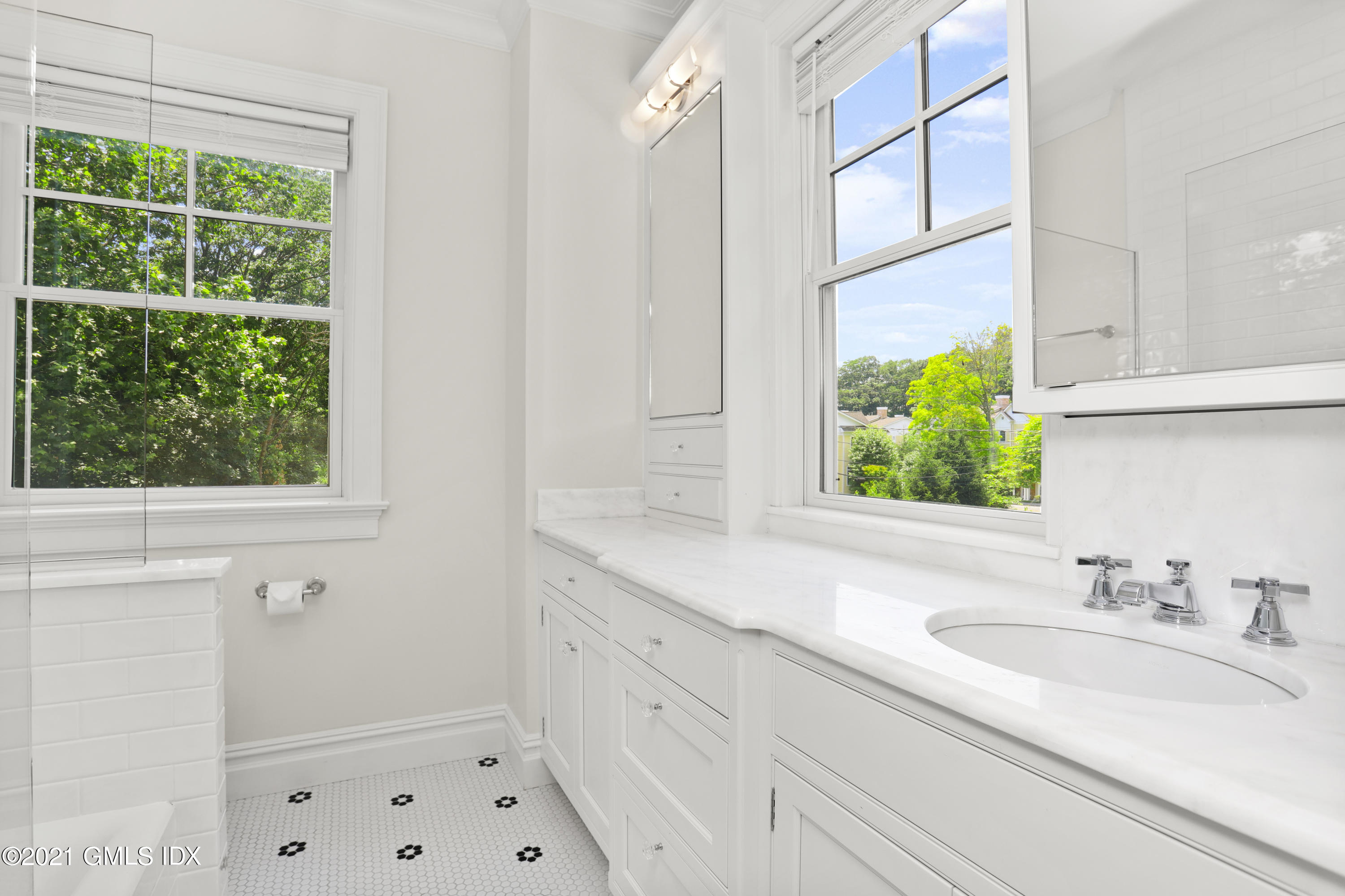 69 Riverdale Avenue, 601