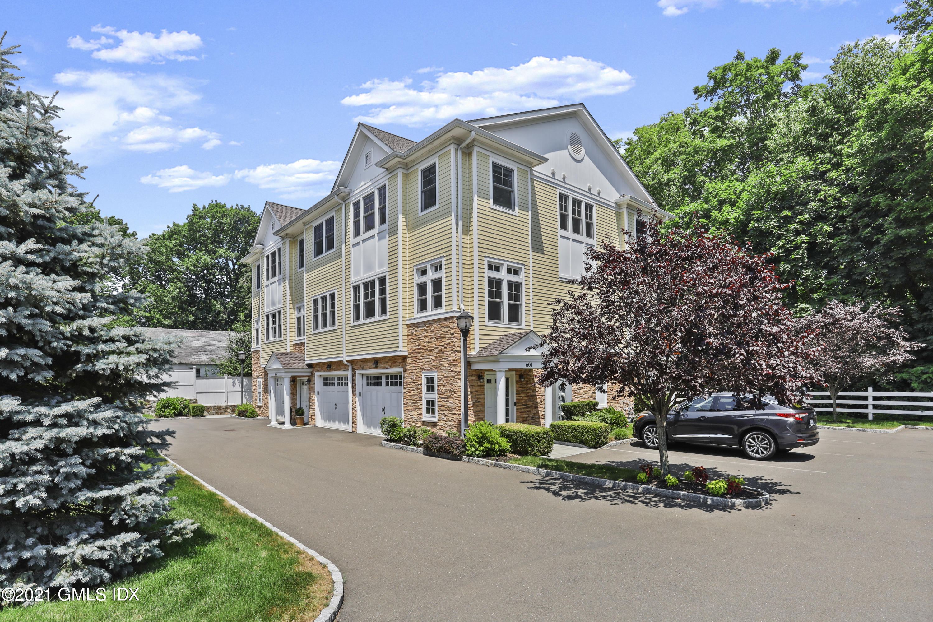 69 Riverdale Avenue, 601