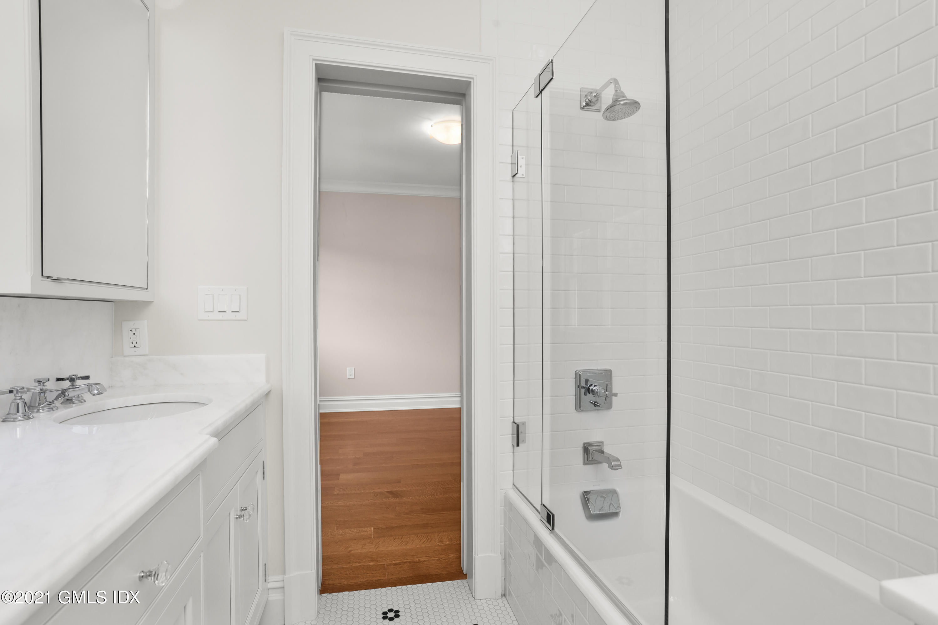 69 Riverdale Avenue, 601
