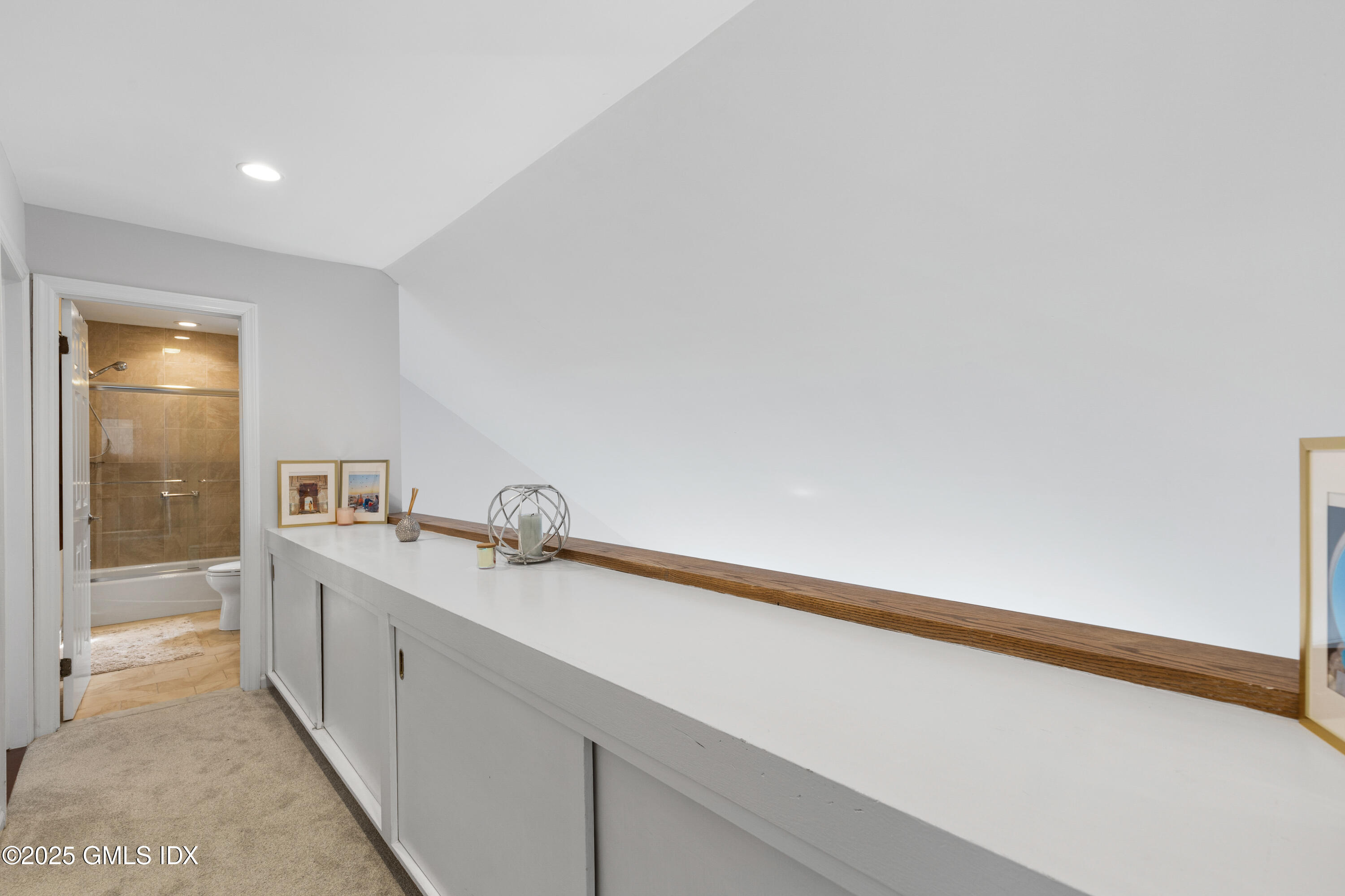 404 W Lyon Farm Drive, 404