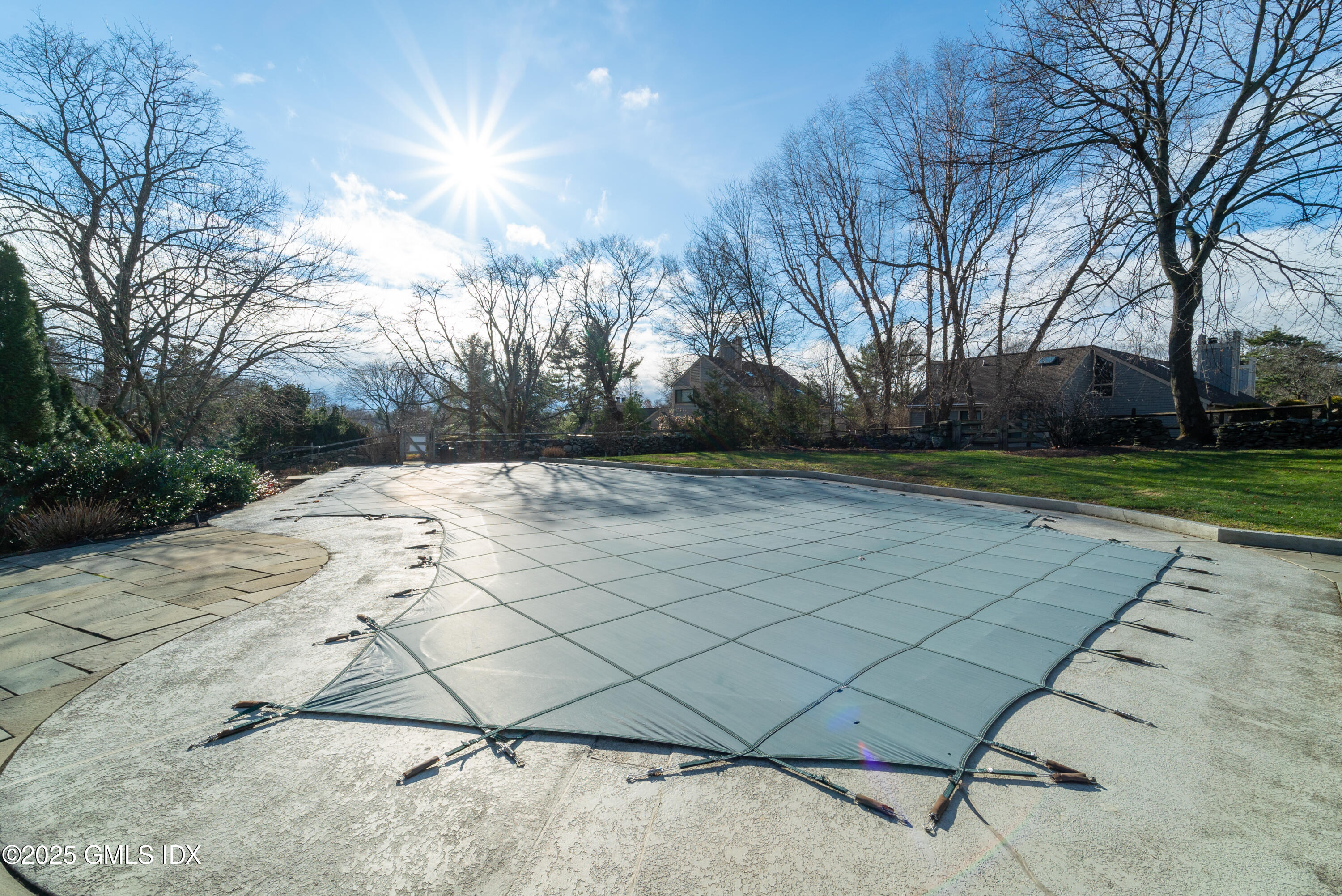 404 W Lyon Farm Drive, 404