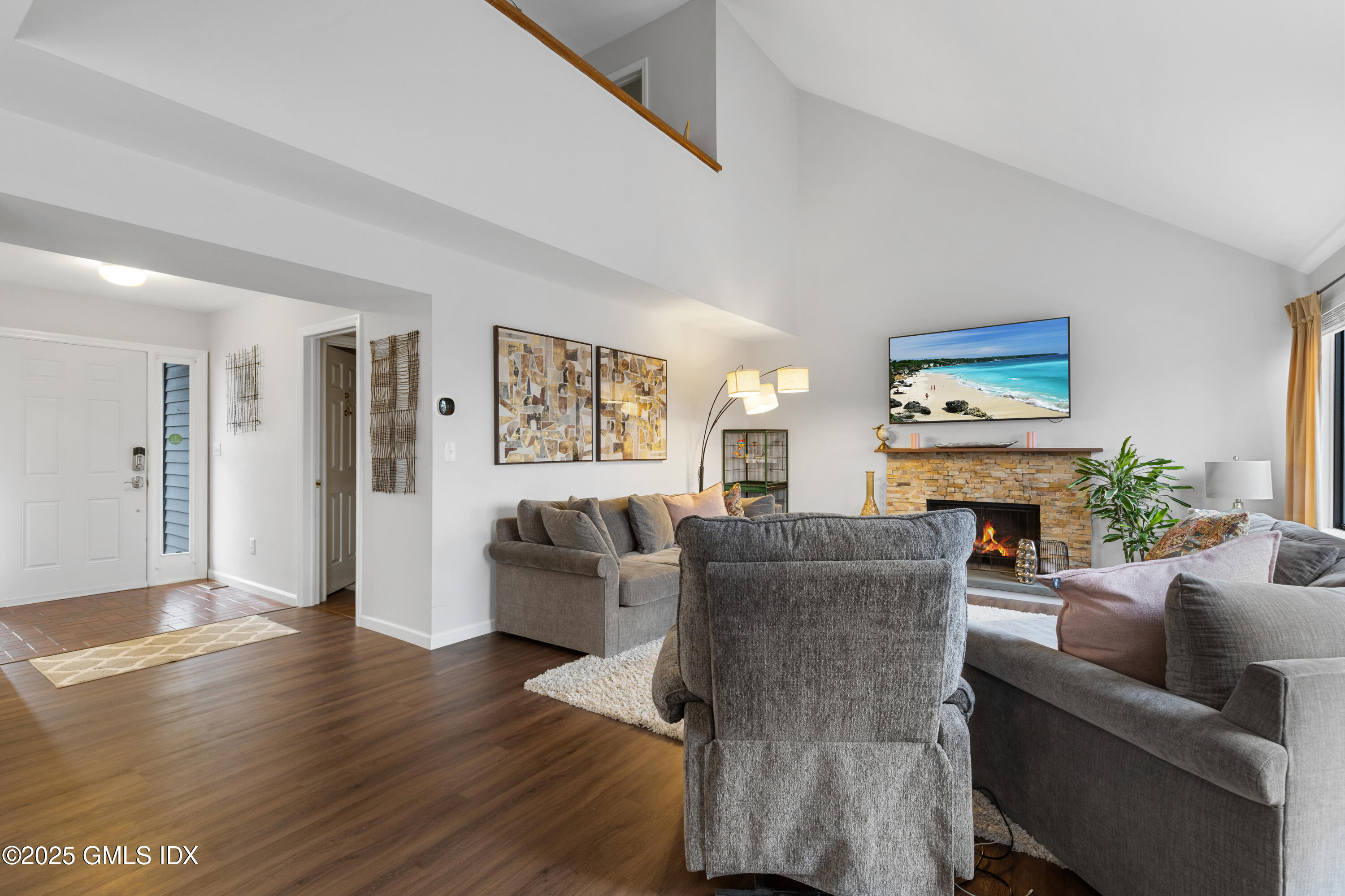 404 W Lyon Farm Drive, 404