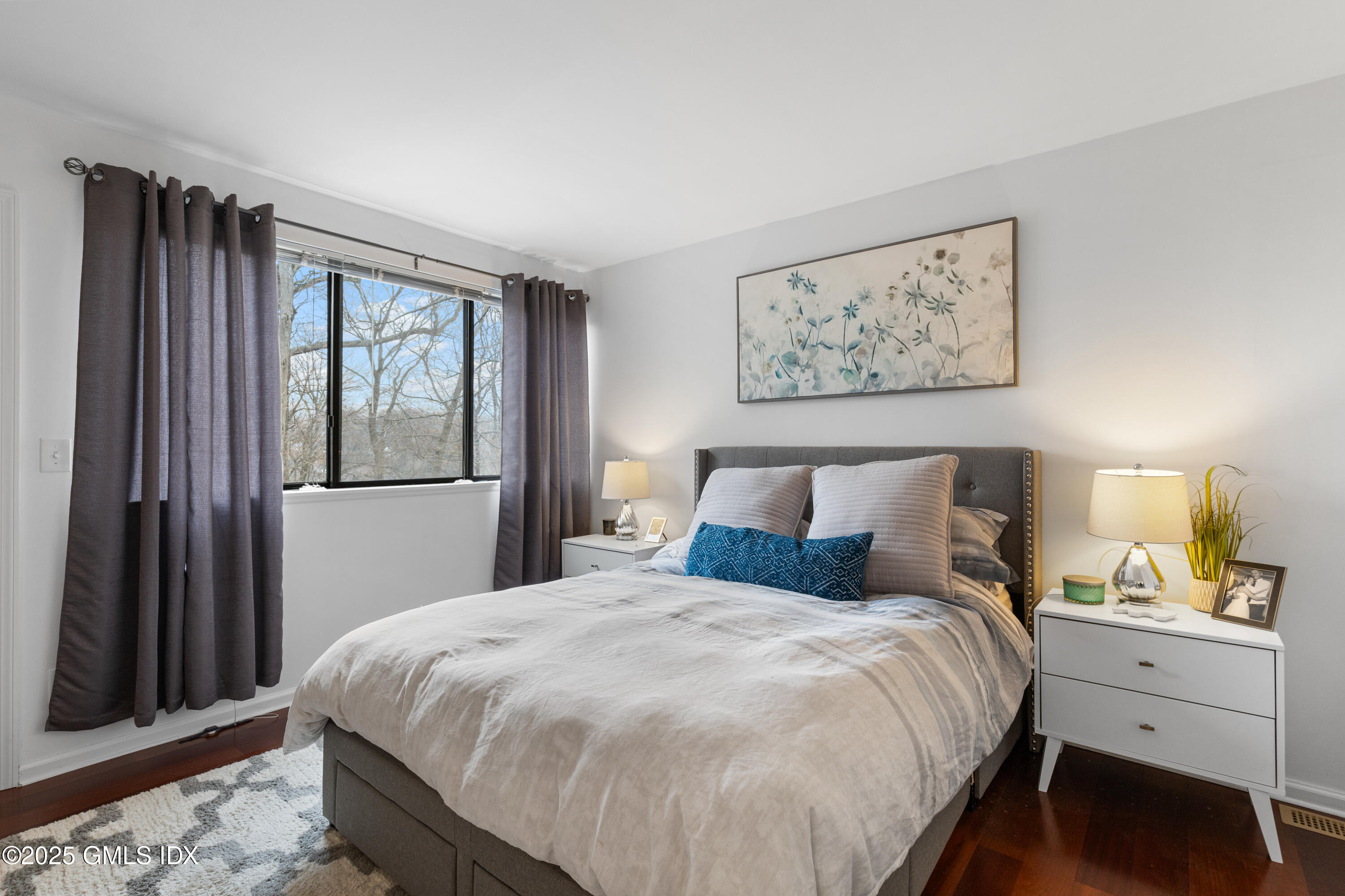 404 W Lyon Farm Drive, 404