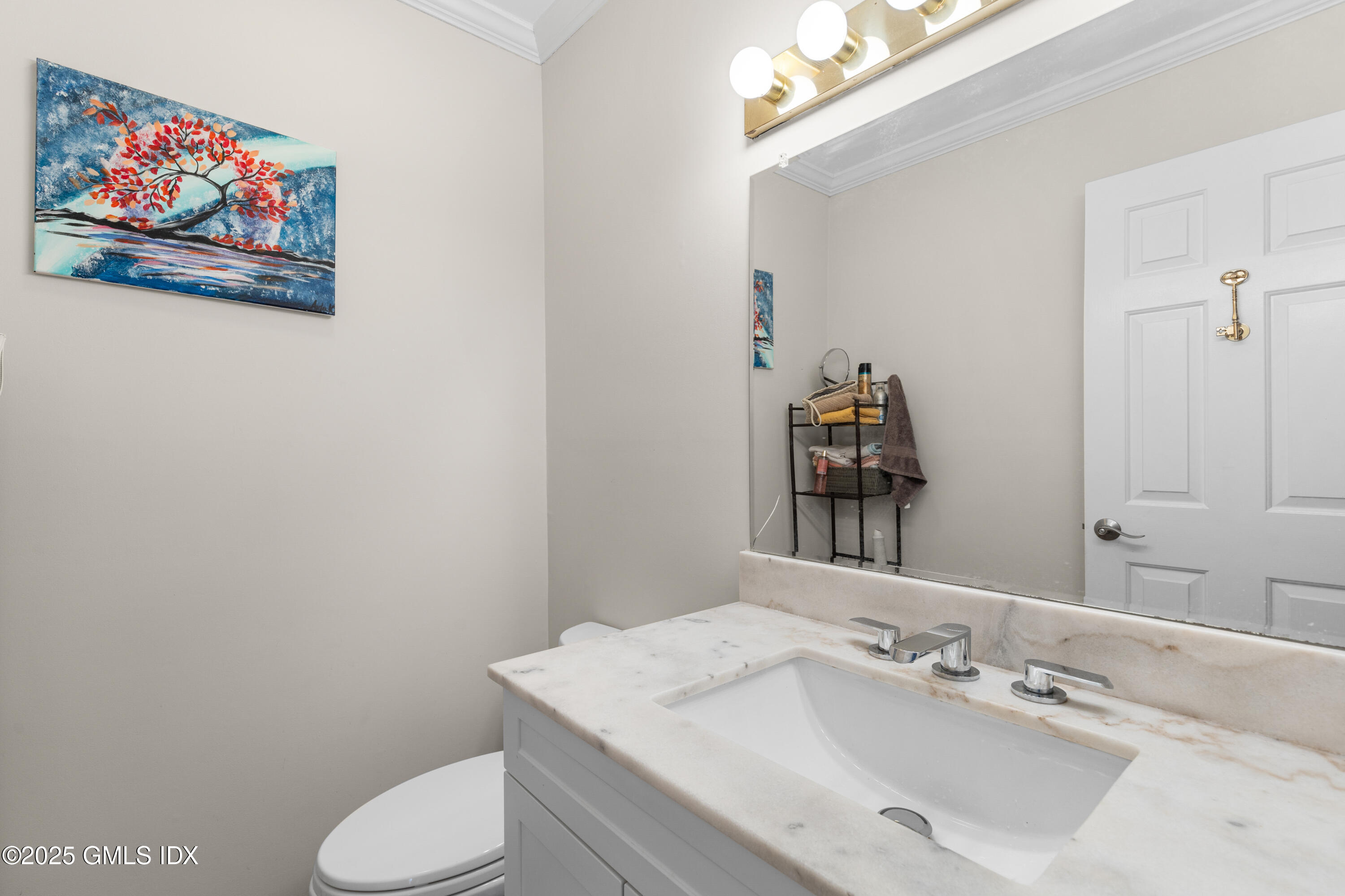 404 W Lyon Farm Drive, 404