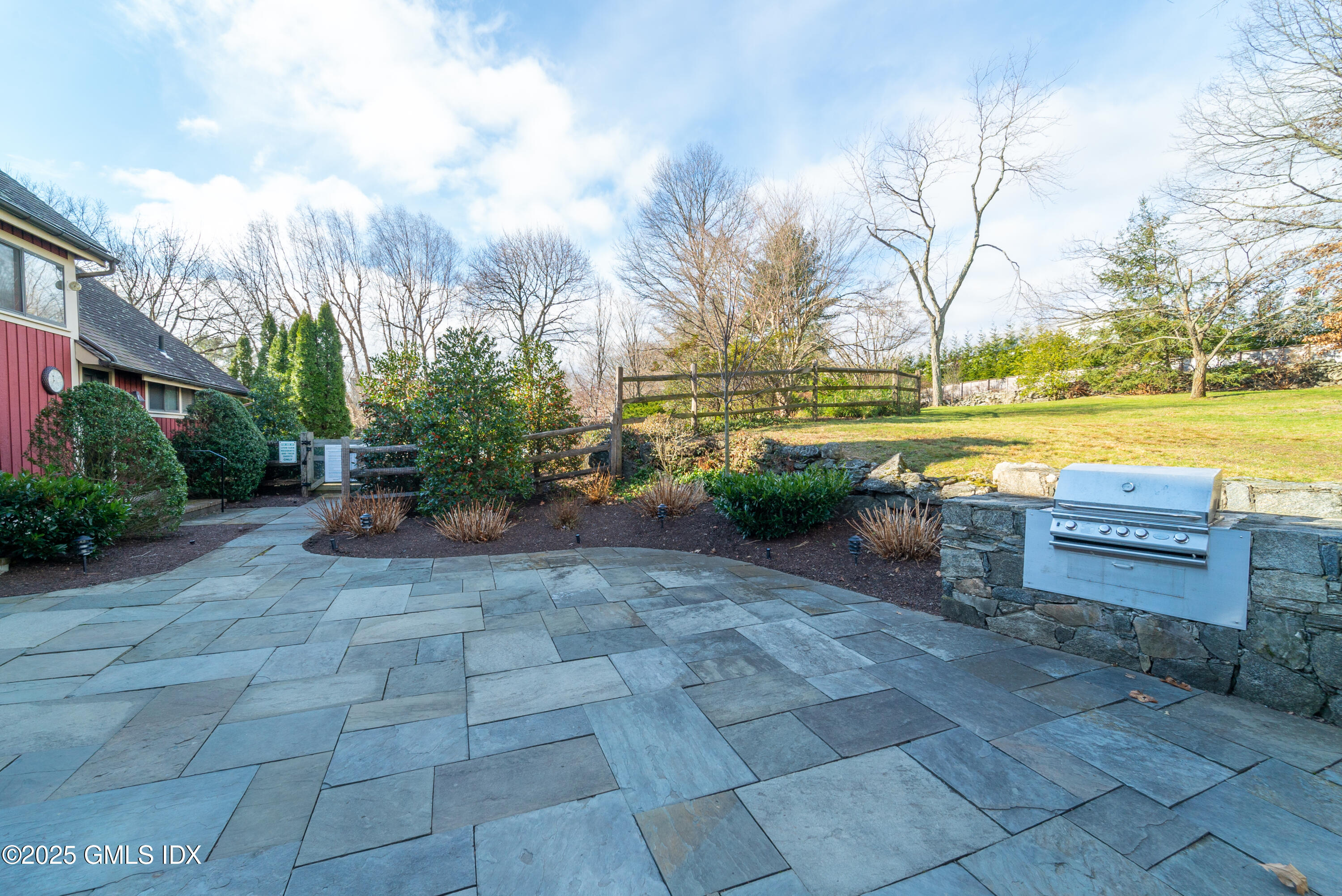 404 W Lyon Farm Drive, 404