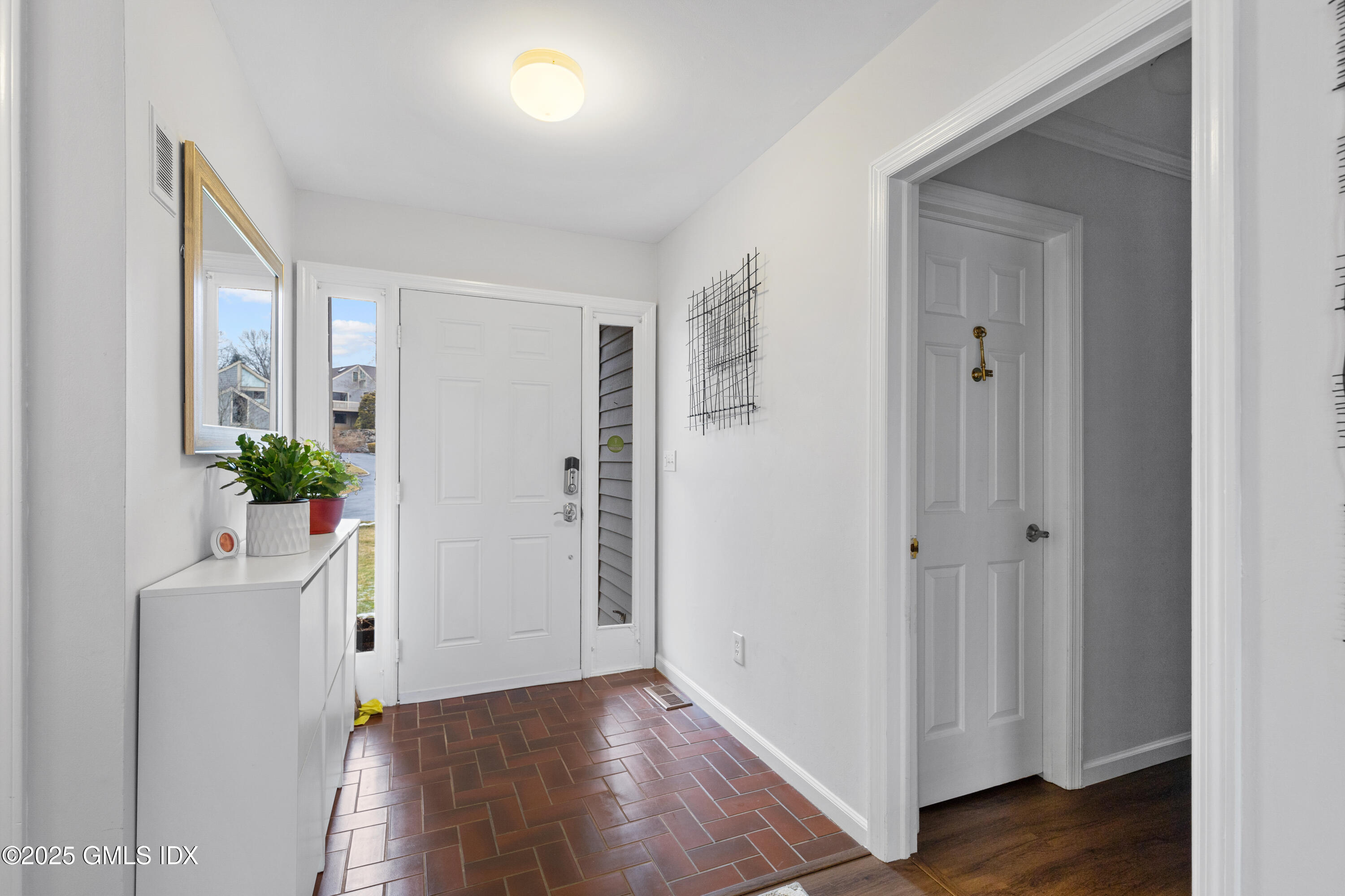 404 W Lyon Farm Drive, 404