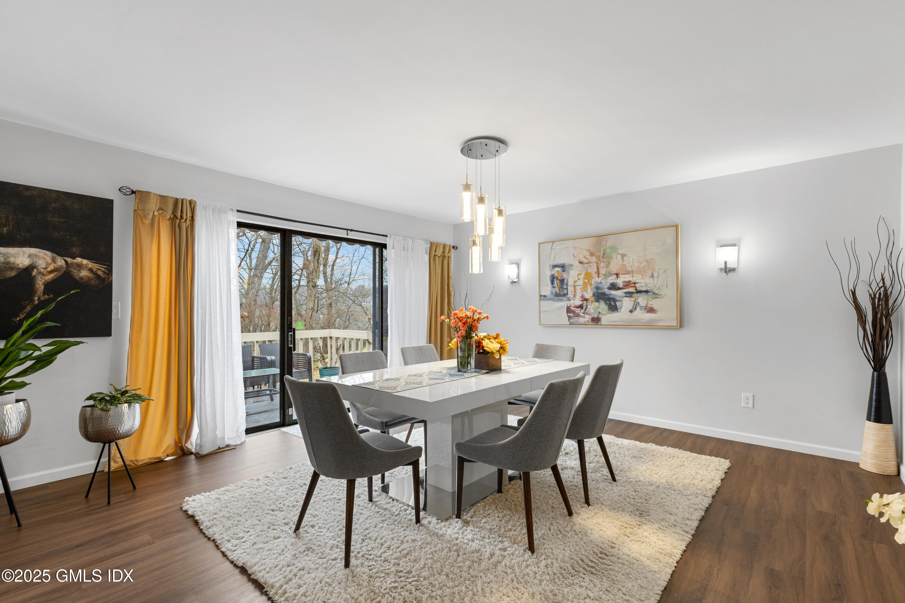 404 W Lyon Farm Drive, 404