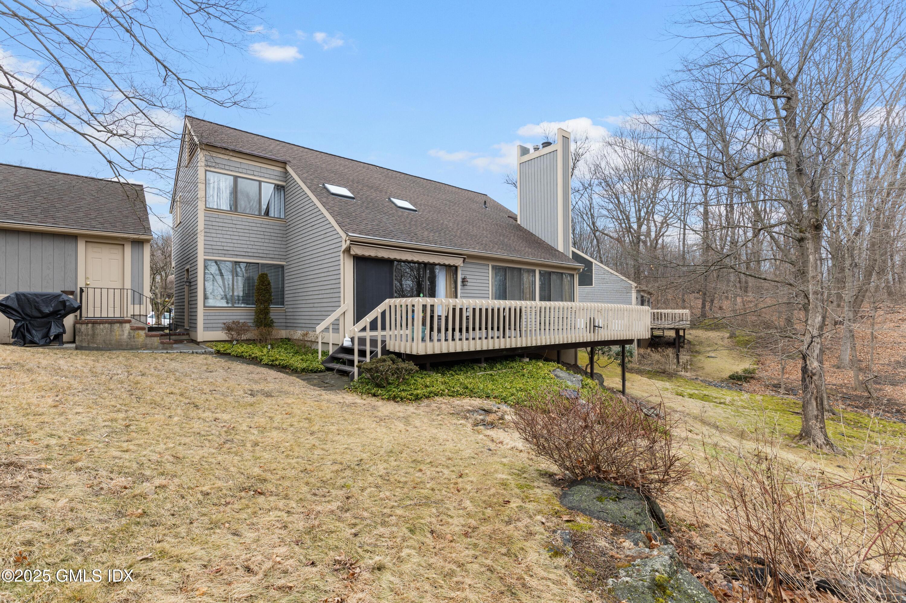 404 W Lyon Farm Drive, 404