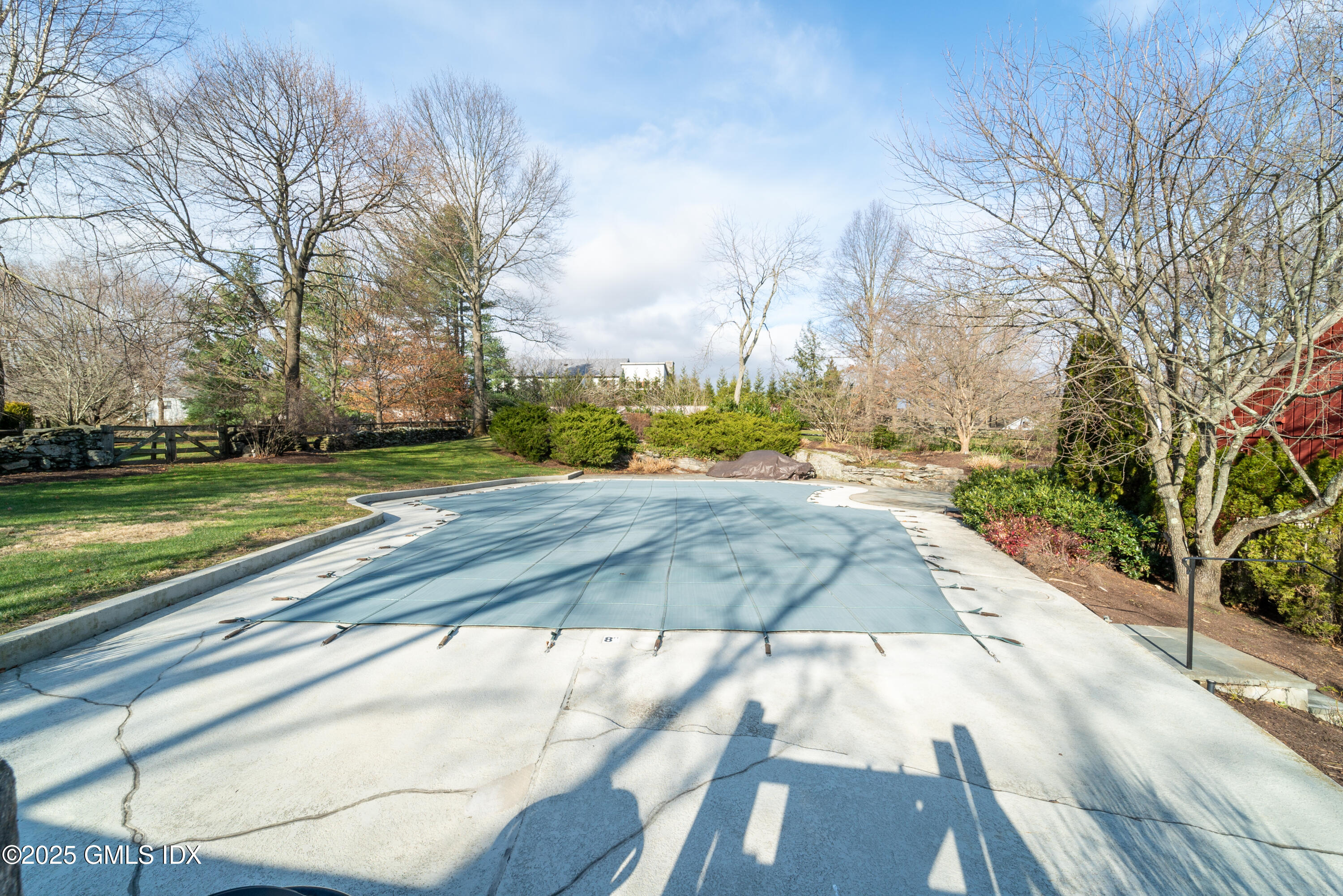 404 W Lyon Farm Drive, 404