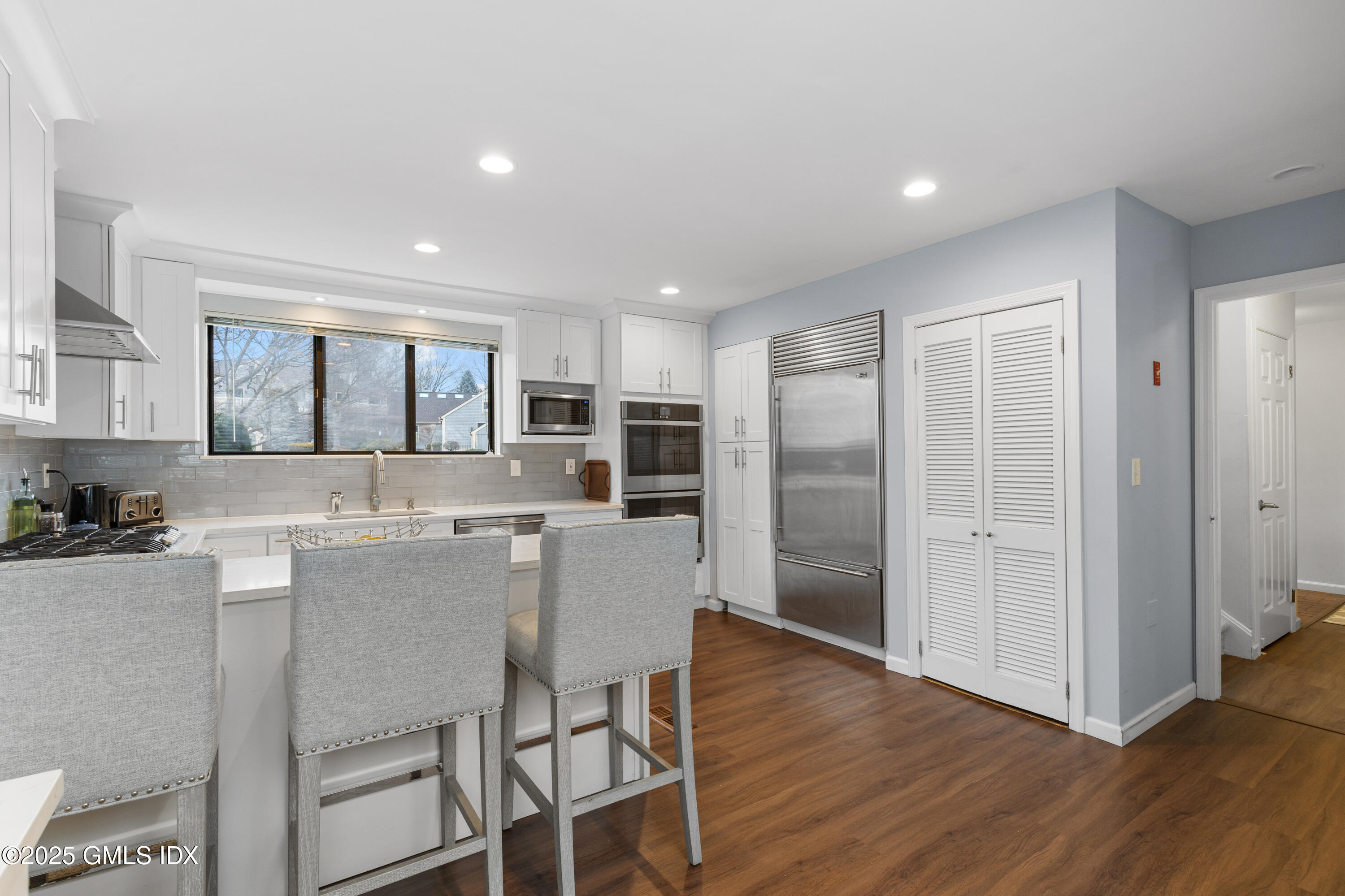 404 W Lyon Farm Drive, 404