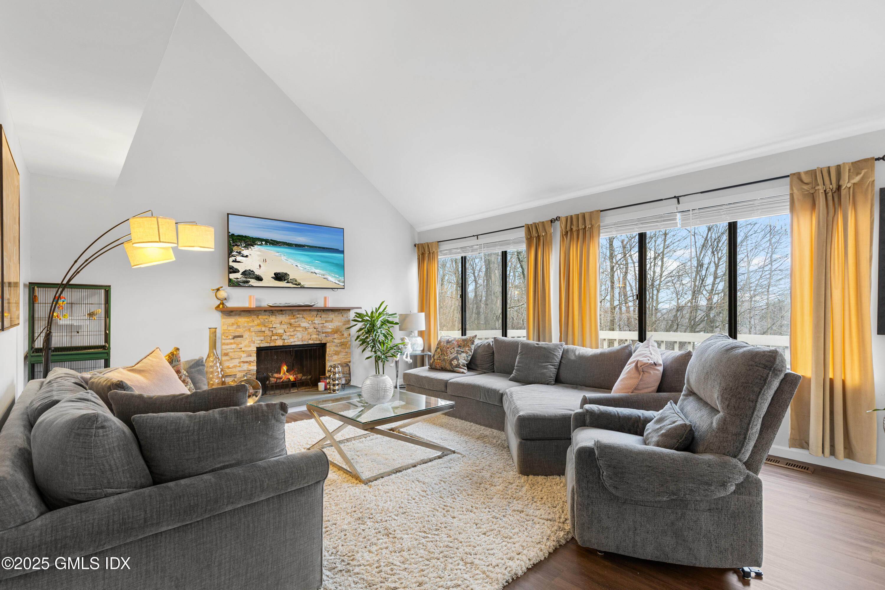 404 W Lyon Farm Drive, 404