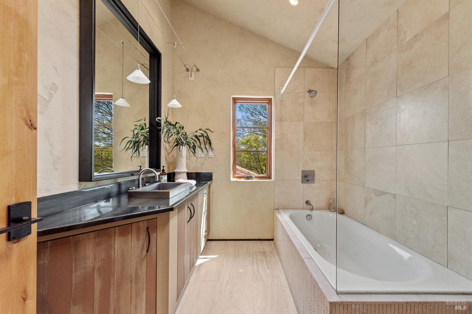 35 Forest Ln