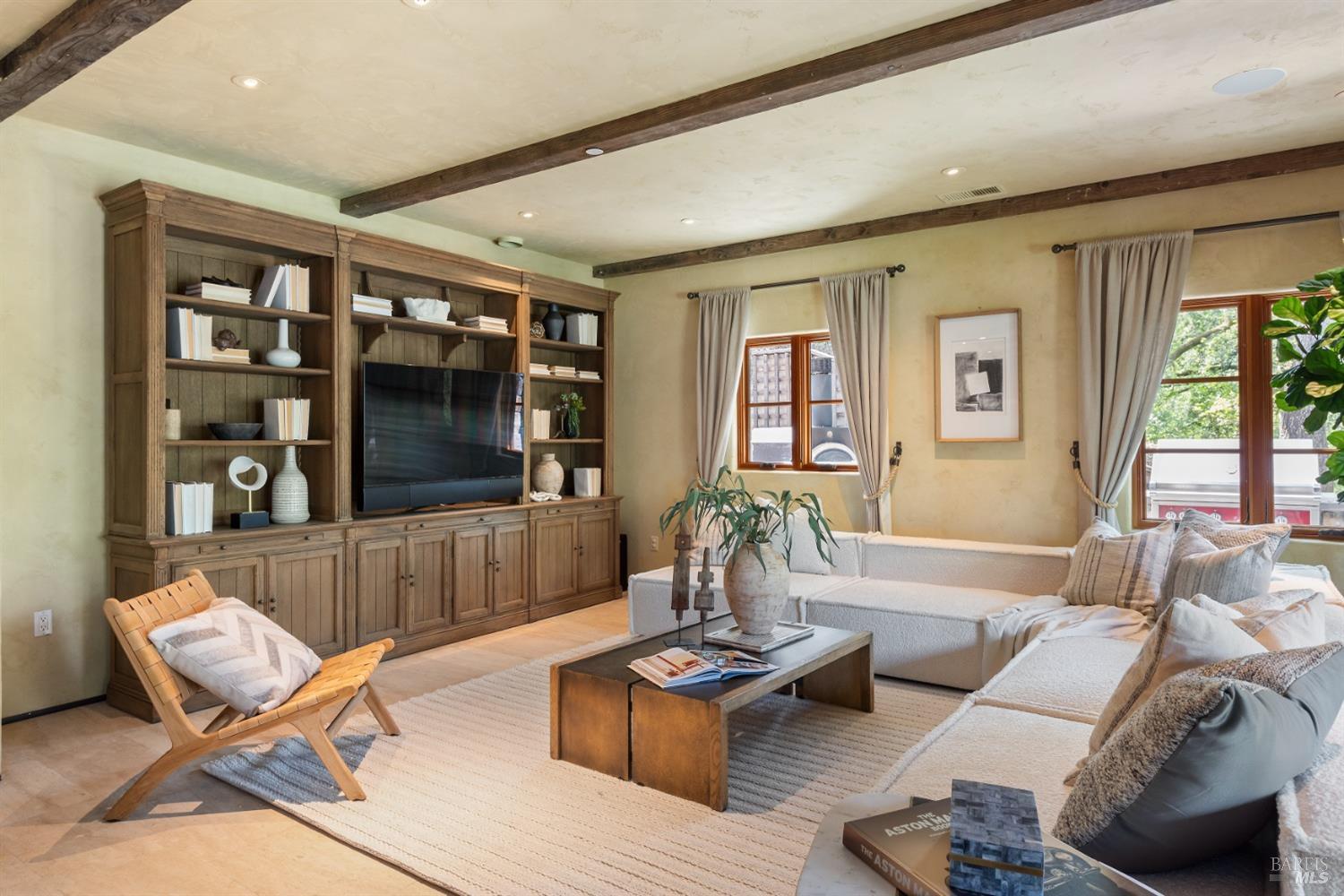 35 Forest Ln