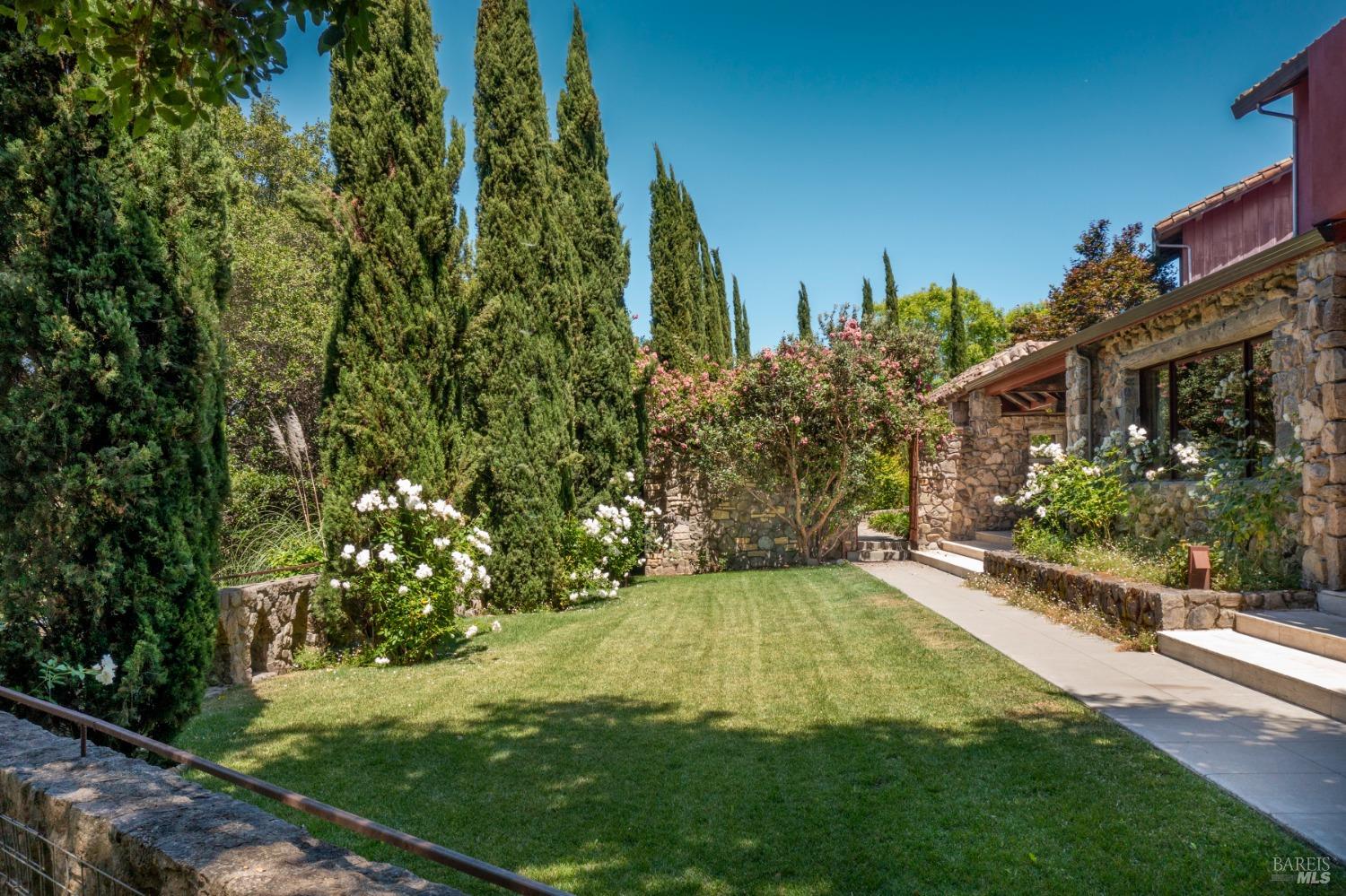 35 Forest Ln