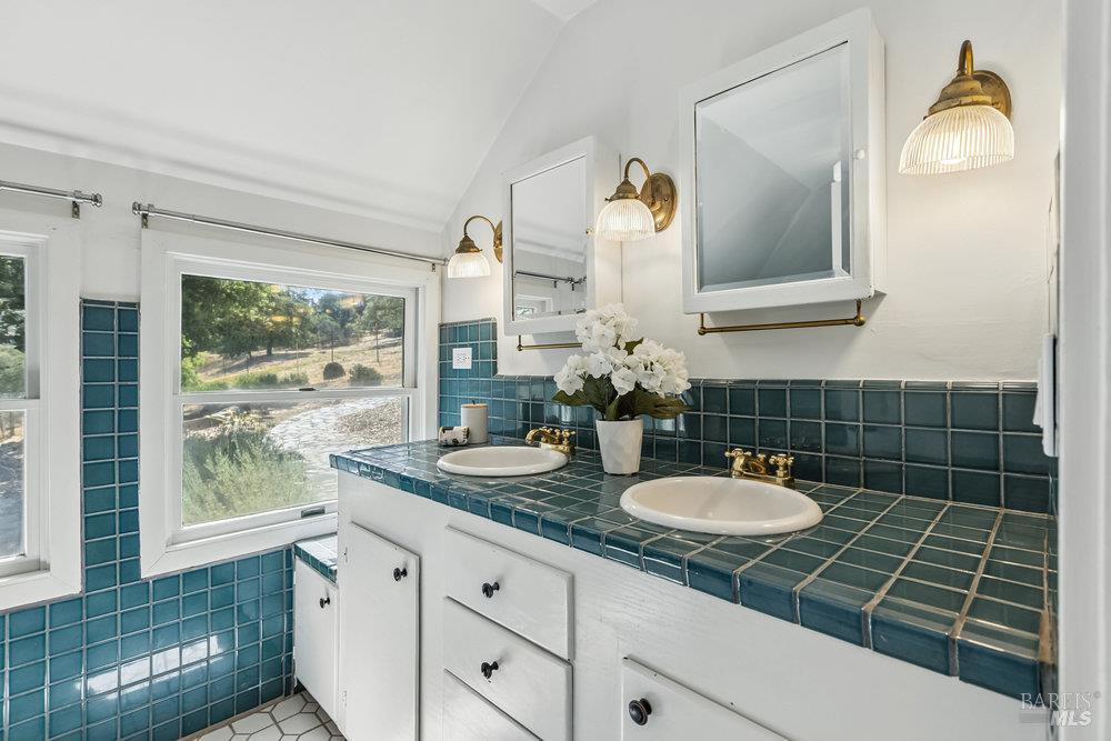 1180 Green Valley Road