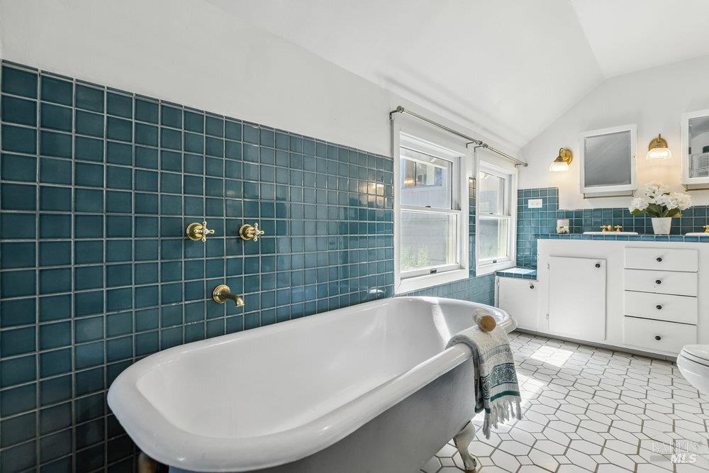 1180 Green Valley Road