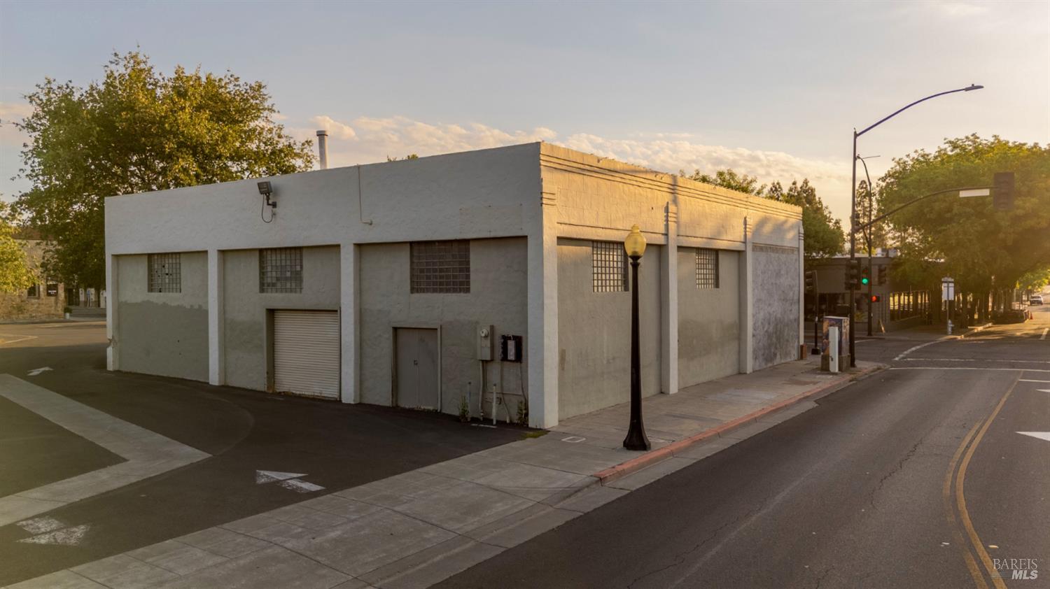 1201 Main St