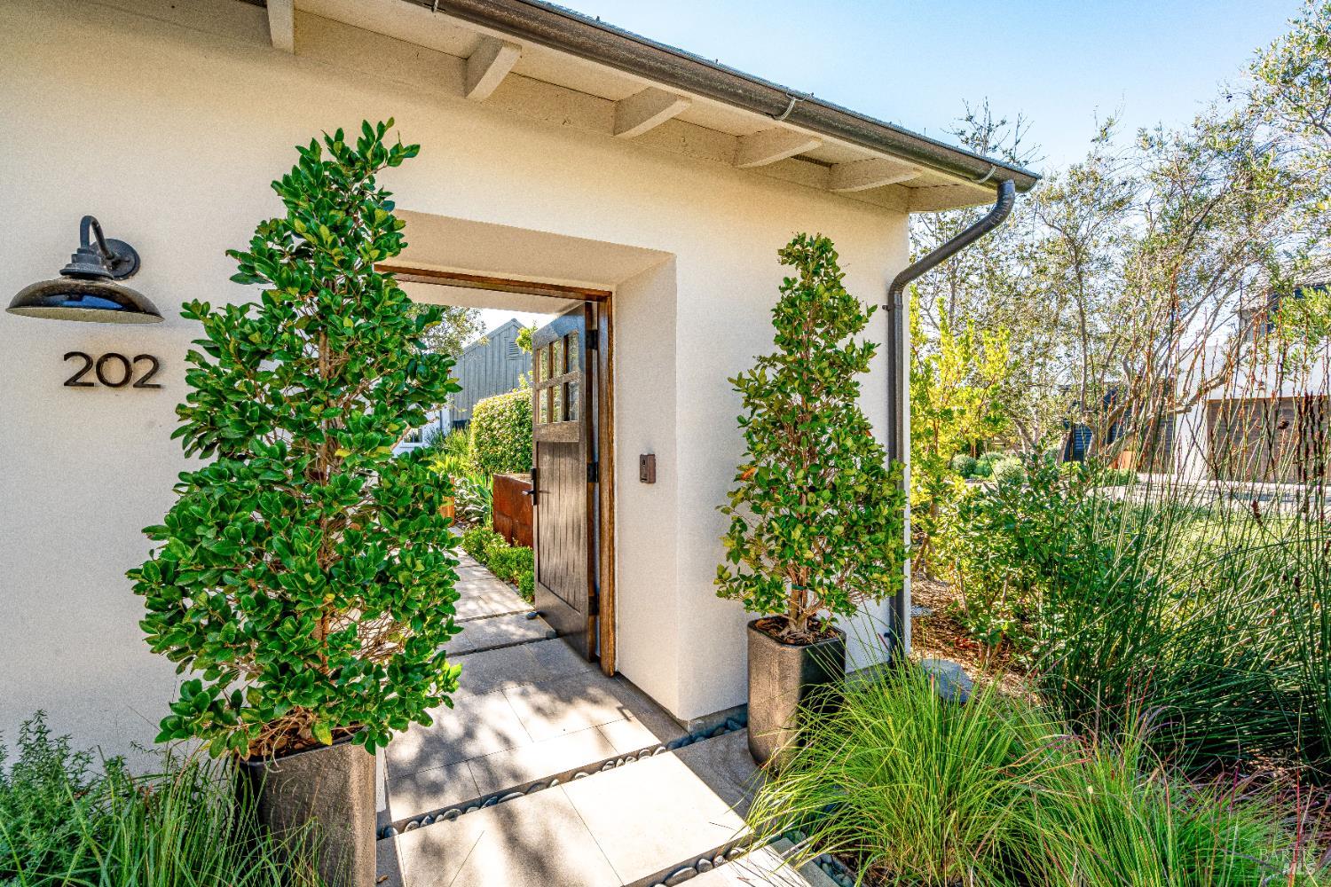 202 Auberge Path