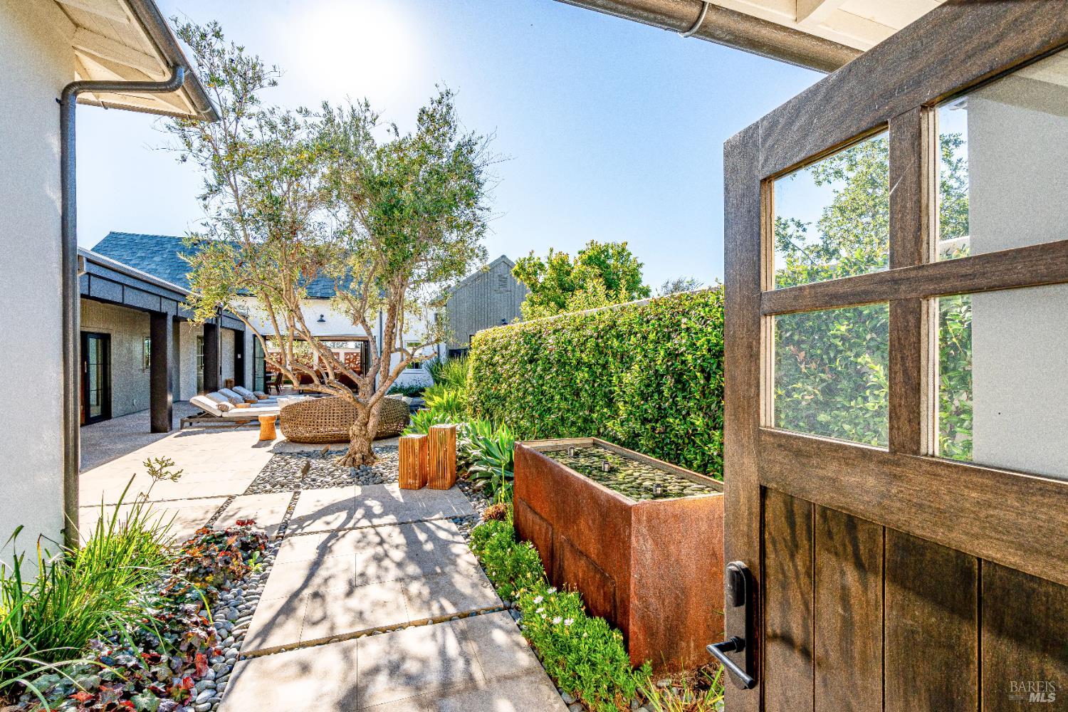 202 Auberge Path