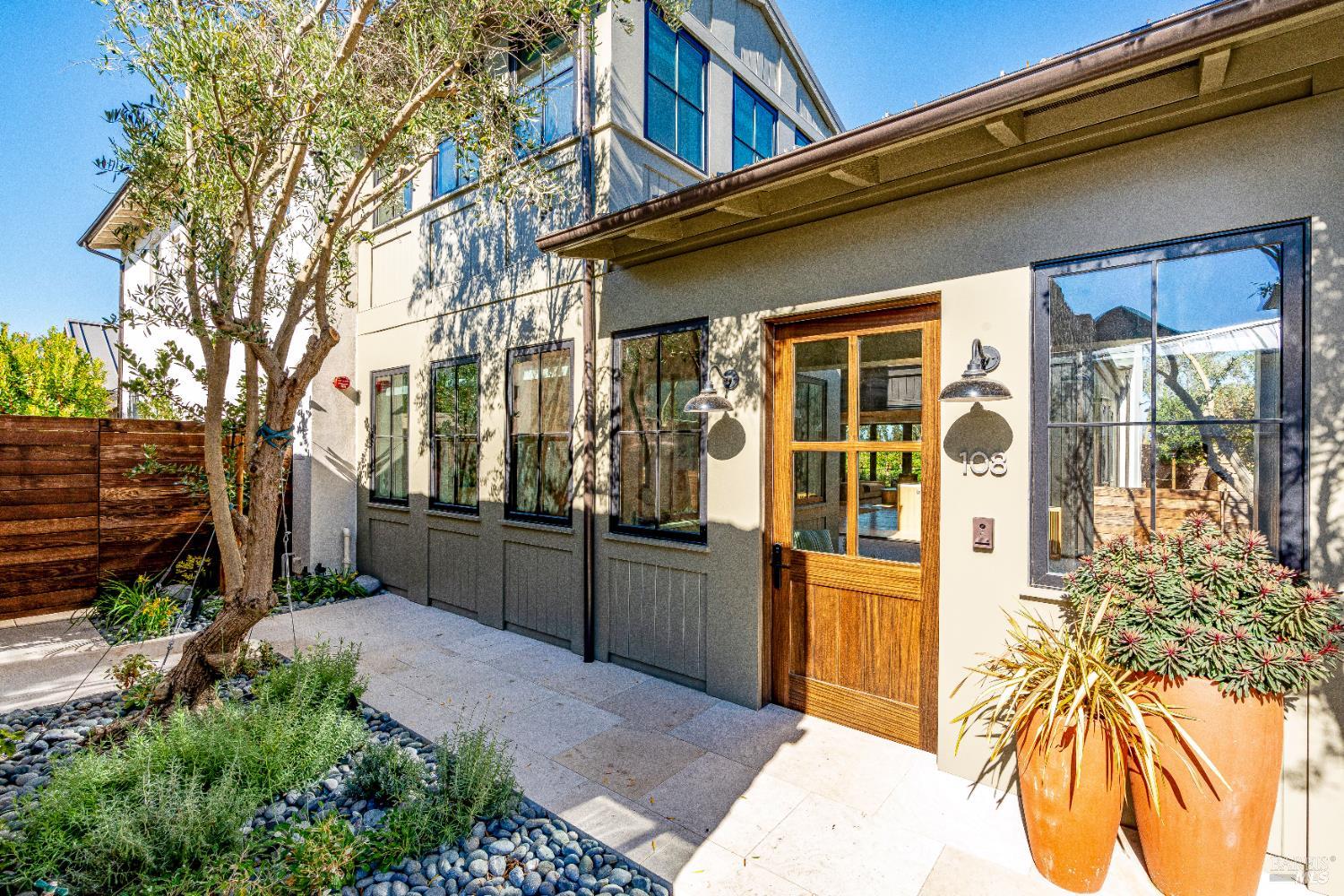 108 Vintners Ct