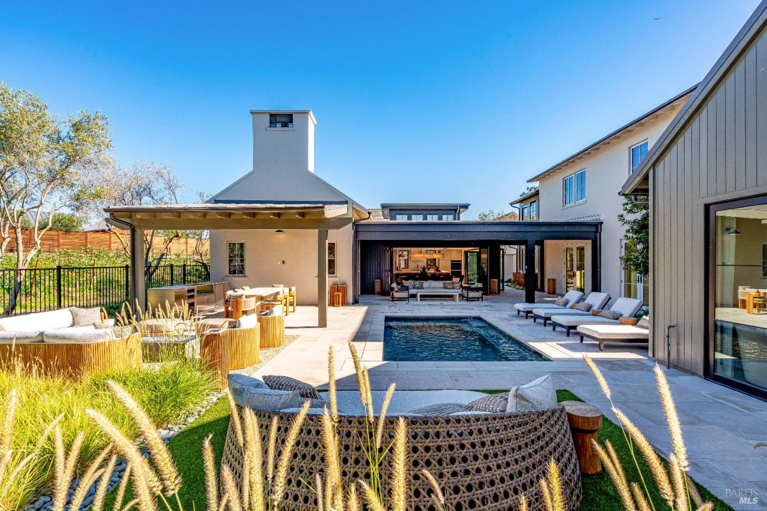 108 Vintners Ct
