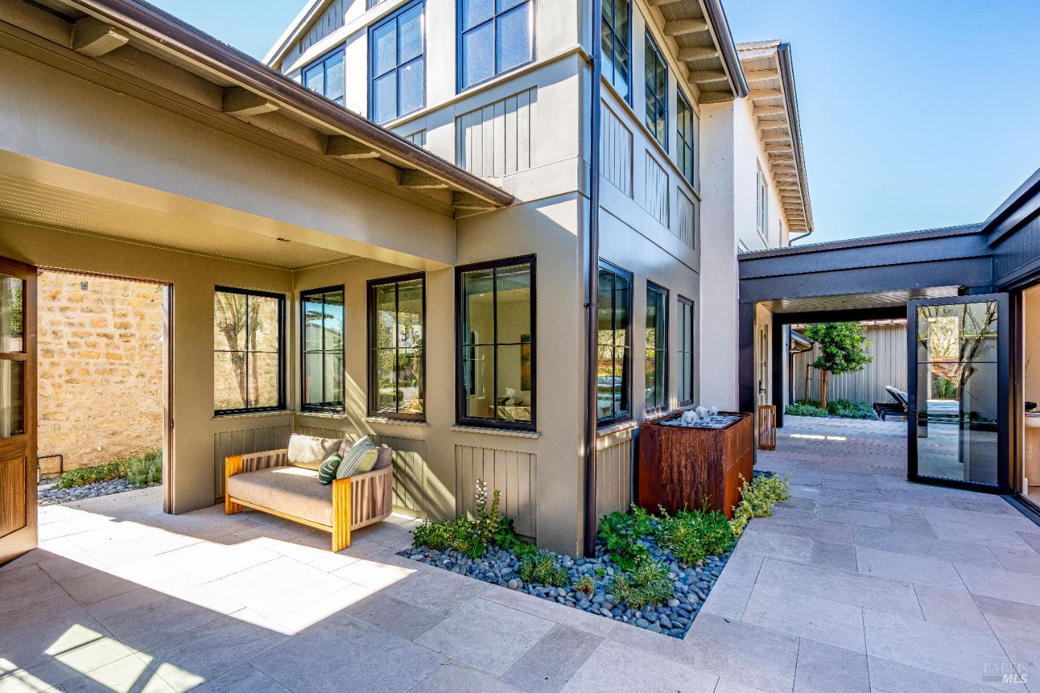 108 Vintners Ct