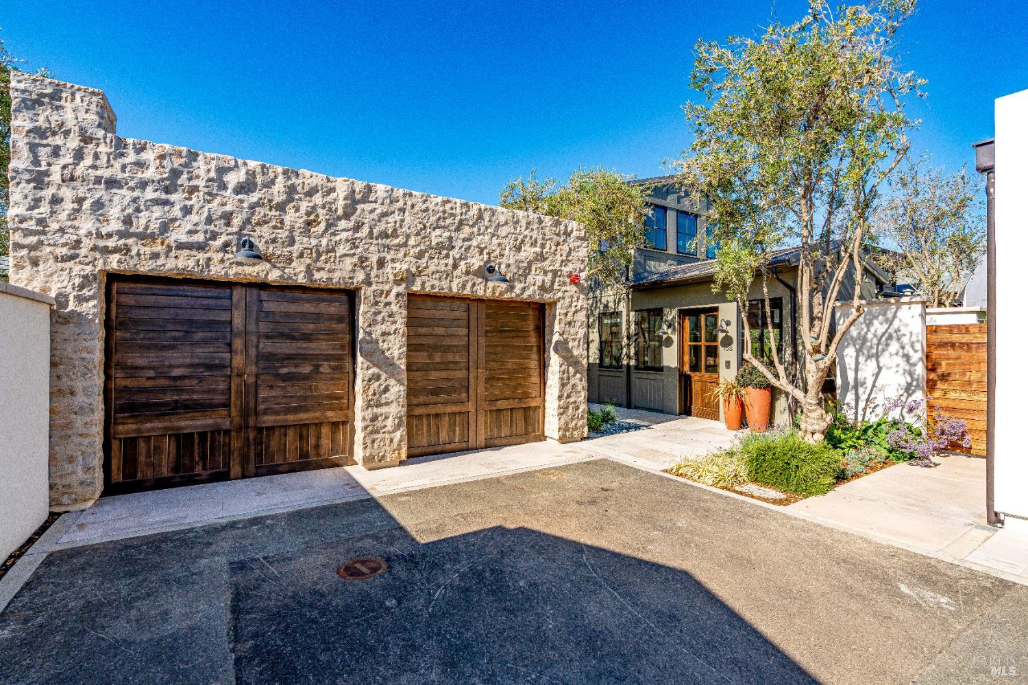 108 Vintners Ct