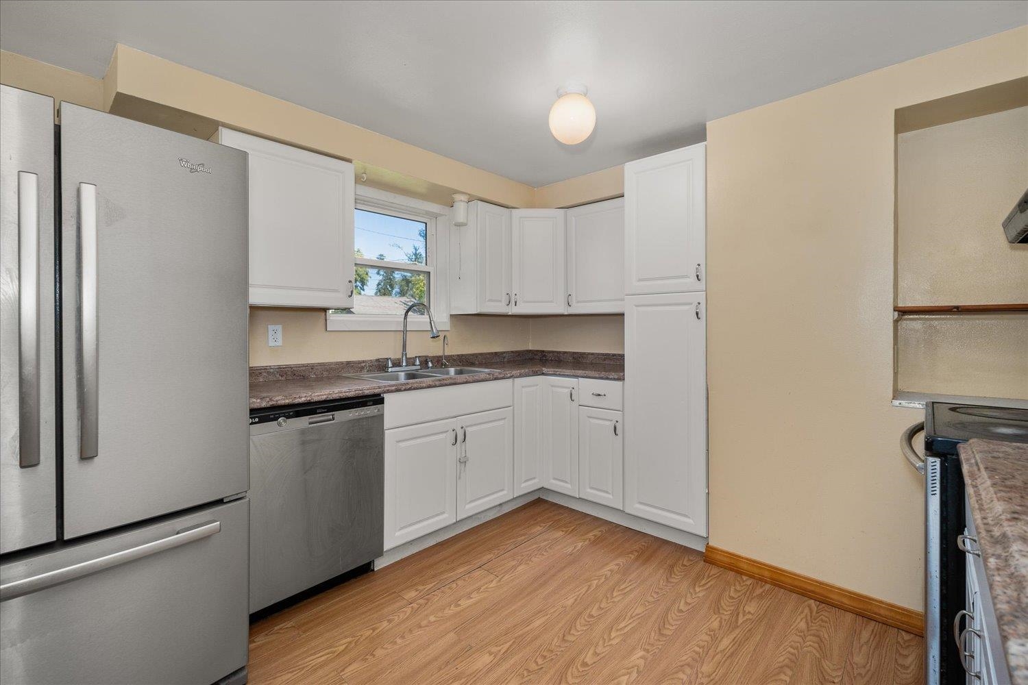 2528 W Broad Ave