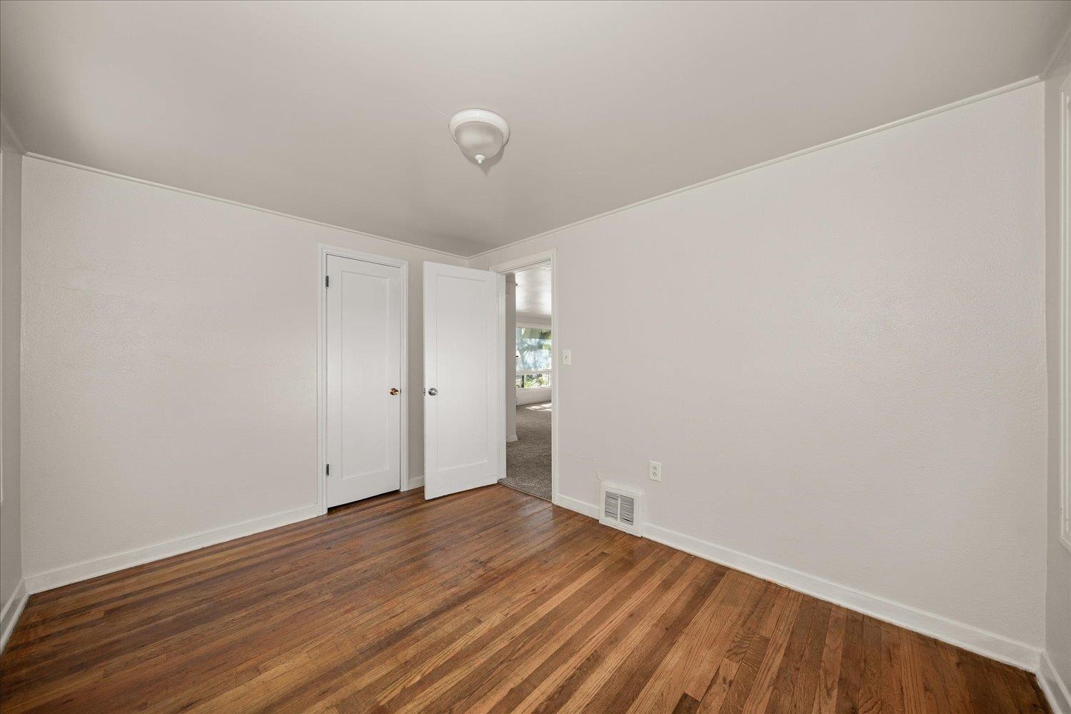 2528 W Broad Ave