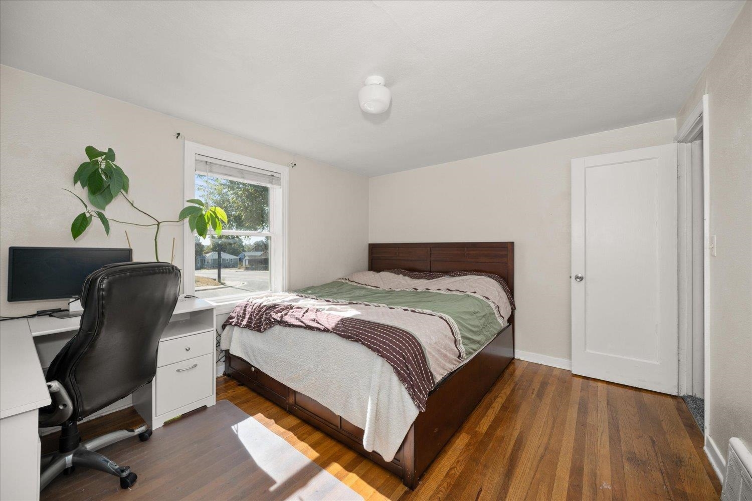 2528 W Broad Ave