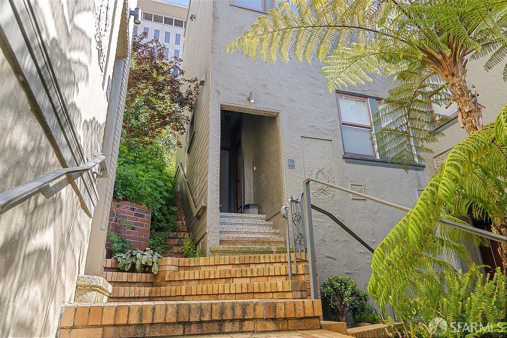 427 Carl Street