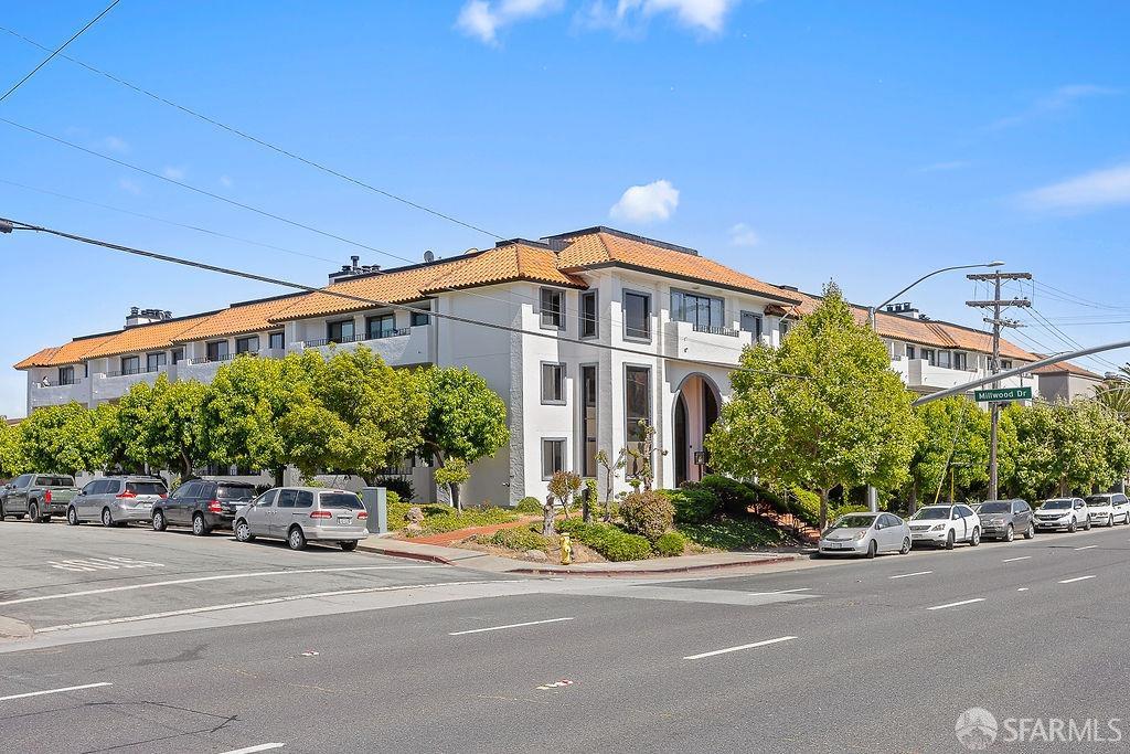 1396 El Camino Real # 207