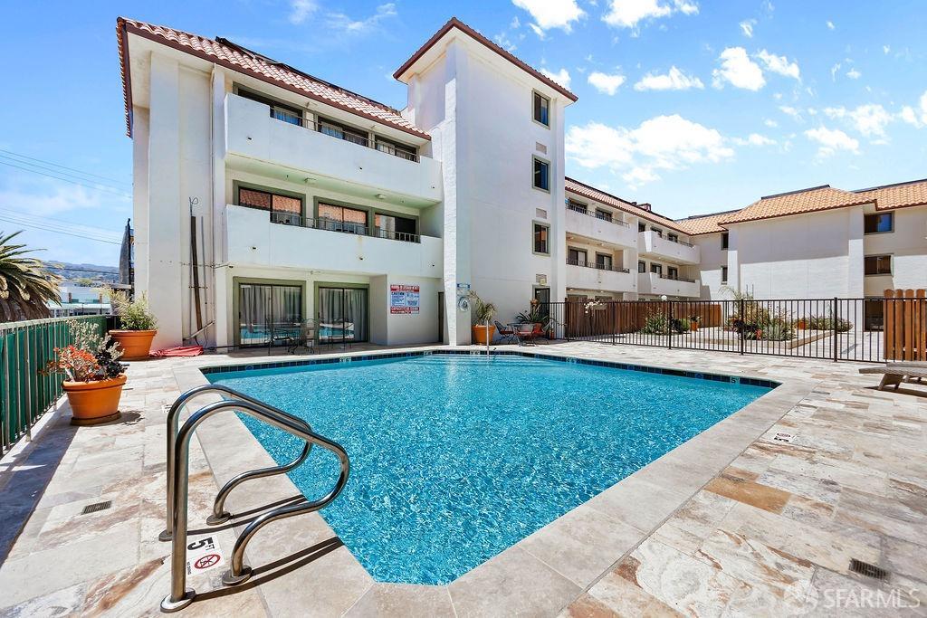 1396 El Camino Real # 207