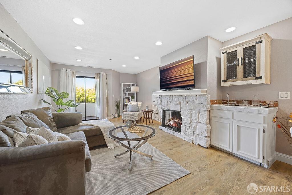 1396 El Camino Real # 207