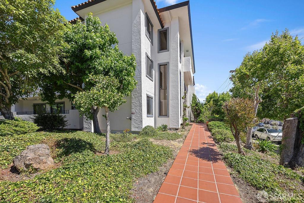 1396 El Camino Real # 207