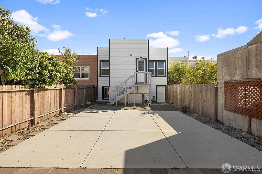 11 E Moltke Street