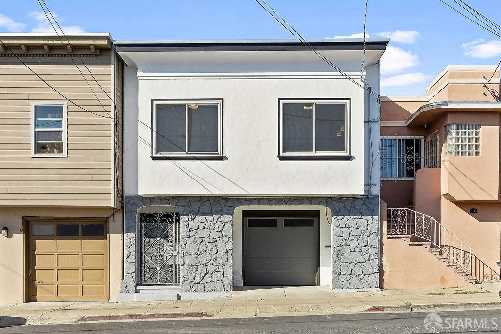 11 E Moltke Street