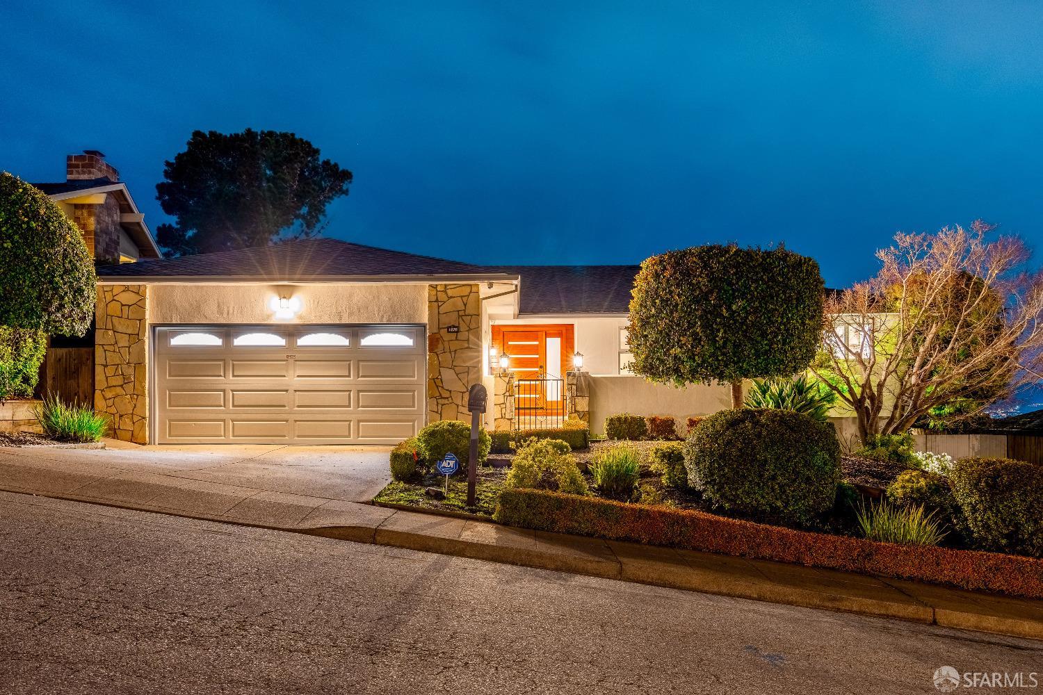 1270 Roble Road