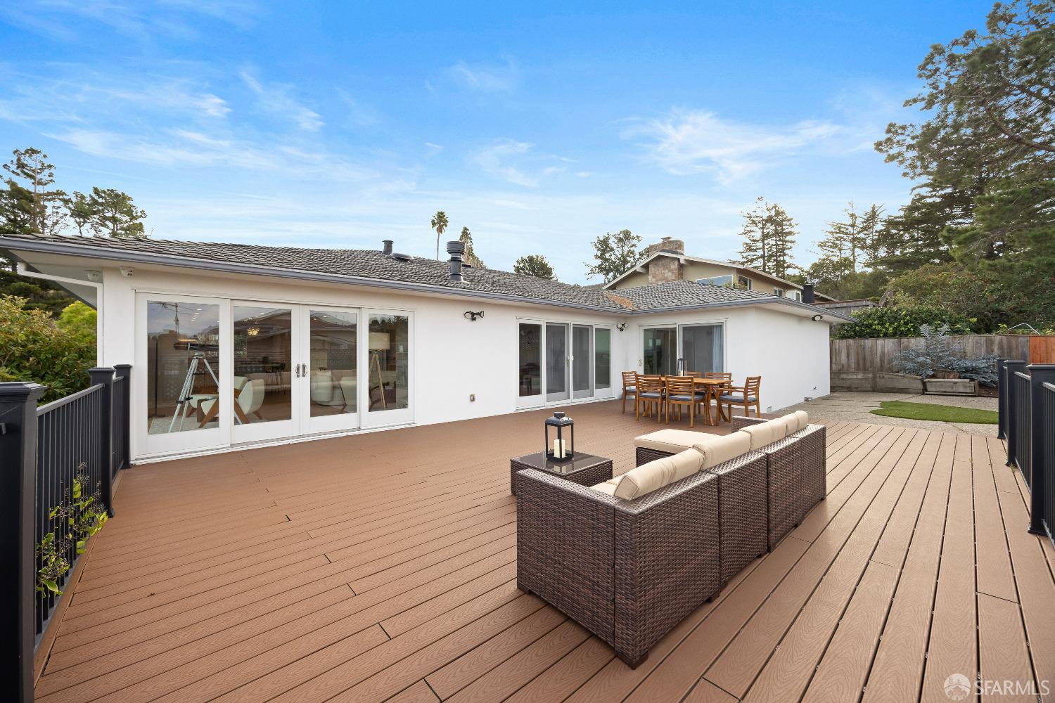 1270 Roble Road