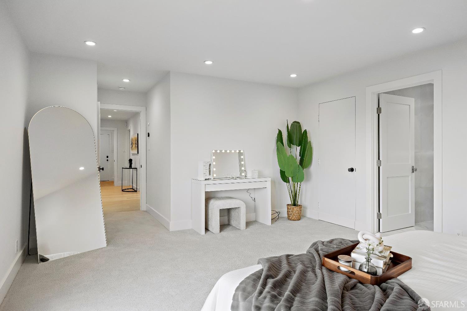 1270 Roble Road