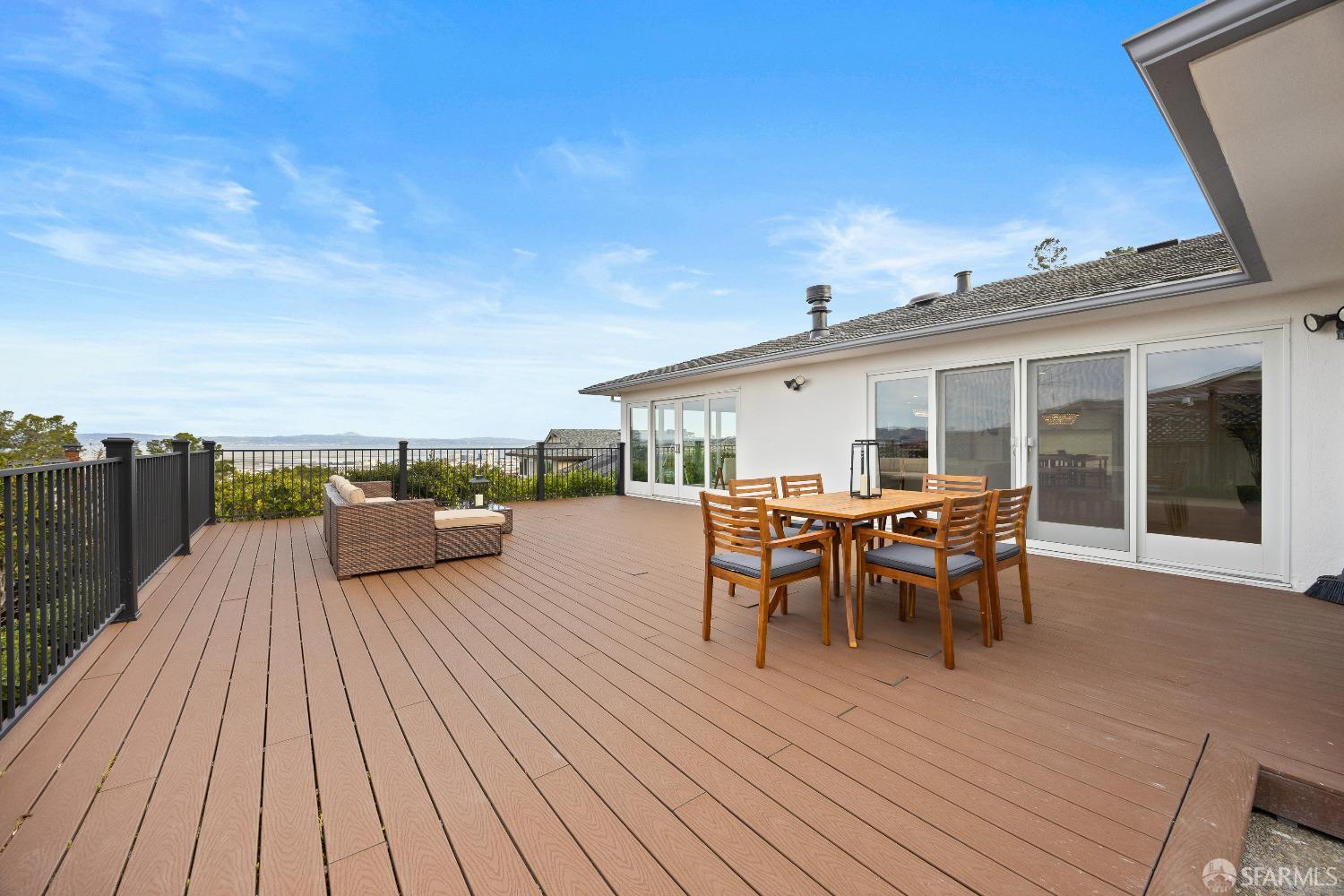 1270 Roble Road