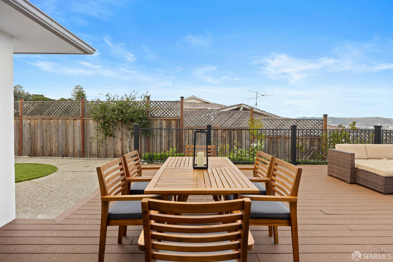 1270 Roble Road