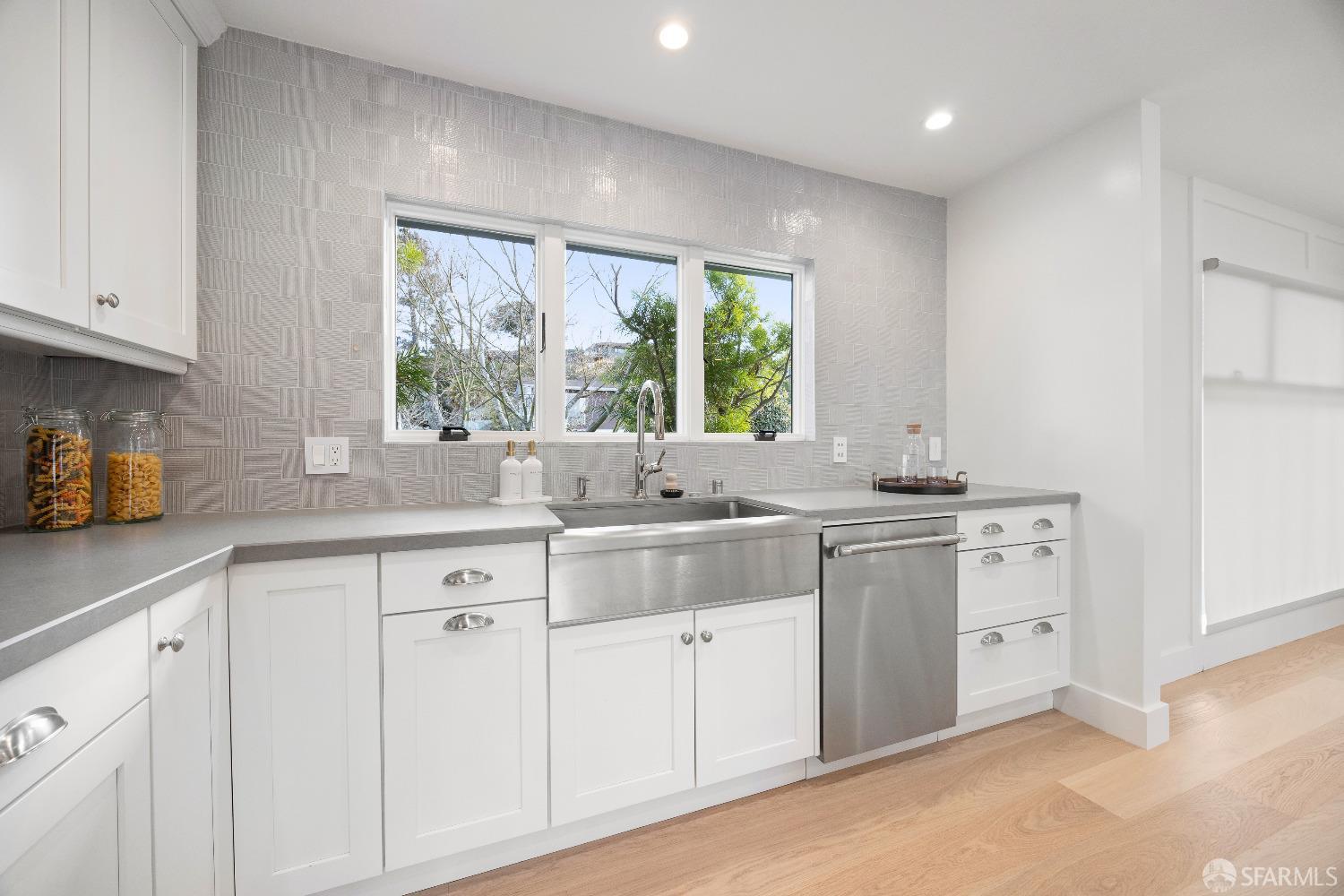 1270 Roble Road