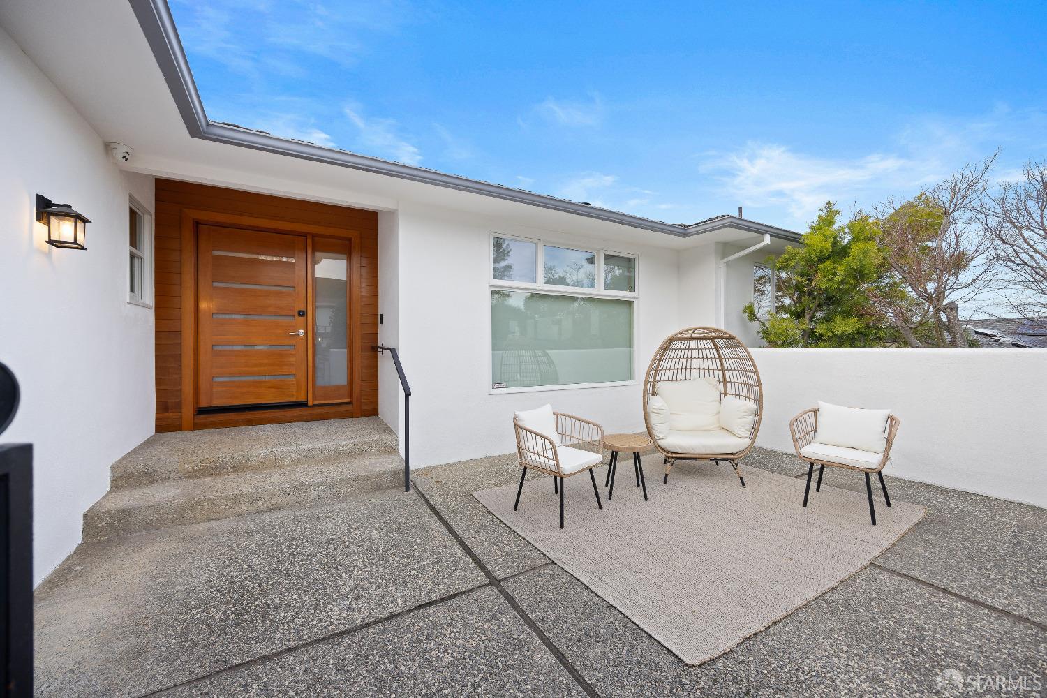 1270 Roble Road