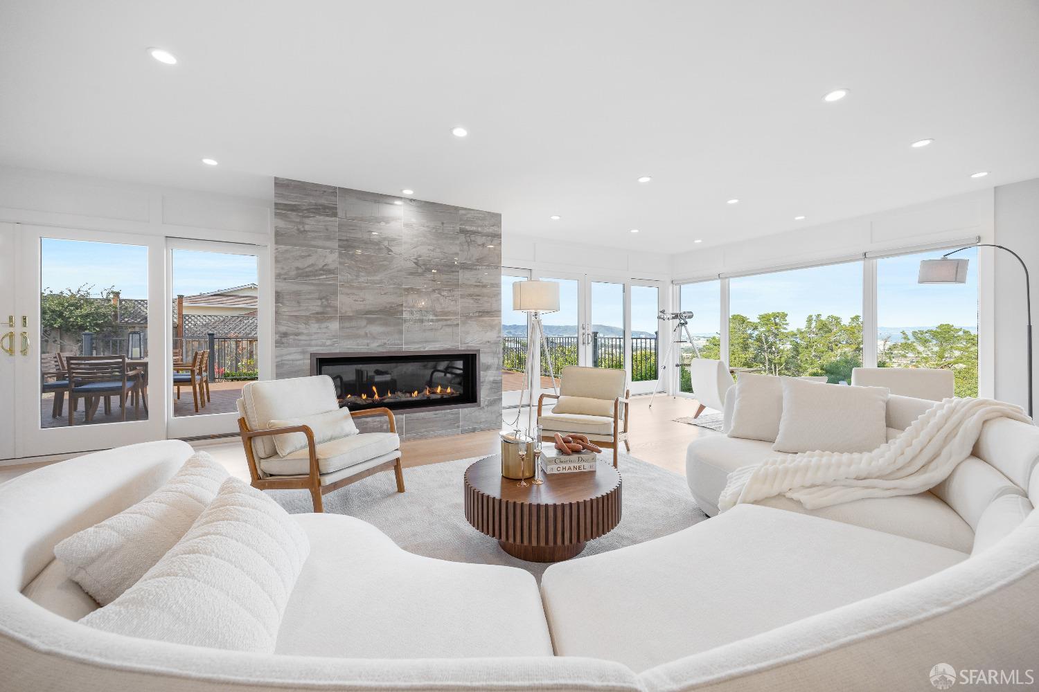 1270 Roble Road
